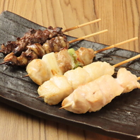 焼き鳥はお熱いうちに！串から外さずに食べて♪