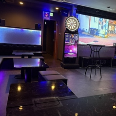 5名様までお座りいただける半ソファーテーブル席