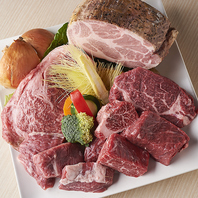 赤身肉は全て手仕込み＆ウエットエイジングで店内熟成。