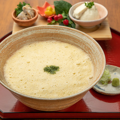 【たっぷりのとろろがまるで雲海を思わせる♪とろろ好きにはたまらない！】雲海そば1500円(税込)の写真