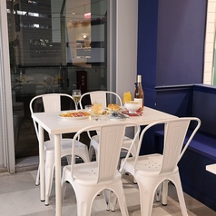 デートやお祝いにぴったり♪2名様用のテーブル席をご用意しております！