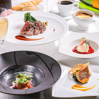 五感で楽しむライブキッチンと季節を彩るフルコース