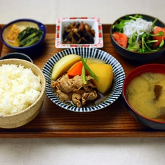 一日定食（日替わり主菜・うらやの定番メニュー）