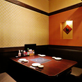 気の合う仲間が揃ったら皆で乾杯！落ち着いた雰囲気を求めるご接待や宴会に、女子会や合コンなどのご友人と気兼ねなく楽しみたいお客様に、それぞれのシーンに合わせて半個室席をご用意♪ビジネスシーンにもご利用頂けます◎間接照明の優しく照らす大人の空間で素敵なご宴会を♪宴会コースも種類豊富にご用意しております♪