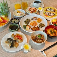 沖縄の魅力あふれる贅沢な朝を