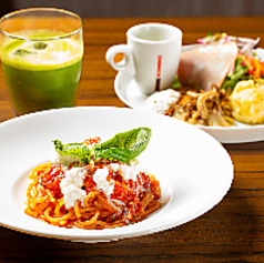 パスタは自家製麺の生パスタもございます！！