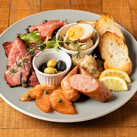 肉本来の旨味を凝縮した自慢の本格ステーキ