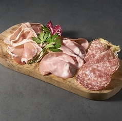 自家製生ハムとプロシュートコット盛り合わせ