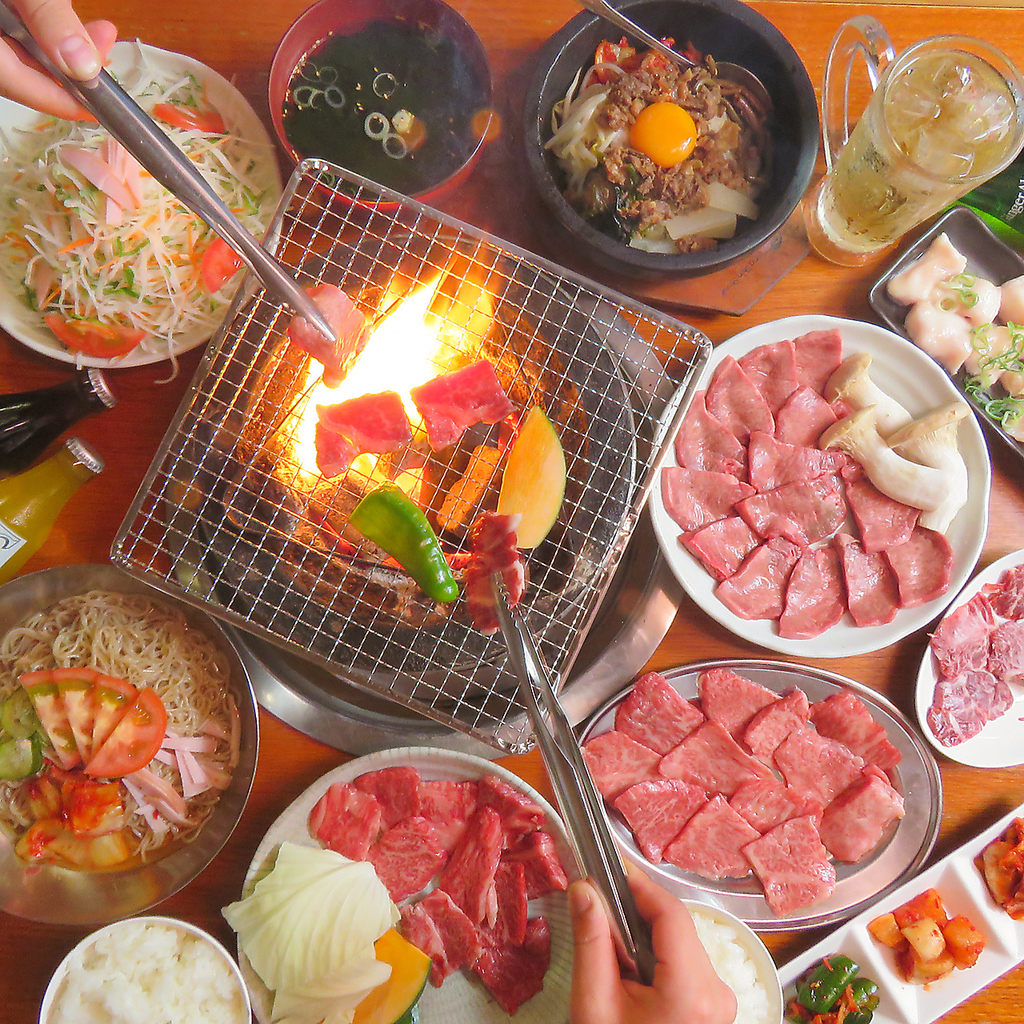 炭火七輪で焼くお肉は絶品♪新鮮さにこだわった多種多様なおいしいお肉を、心ゆくまでご堪能下さい！