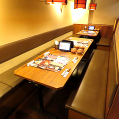 【亀戸からアクセス抜群！】優しい雰囲気の店内空間はデートにもぴったり◎カップルや女子会の集まりにもご利用しやすいように、広めのお席をご用意しております。ぜひ当店自慢のお鍋・しゃぶしゃぶをご堪能ください。ご予約やお問い合わせはお気軽に店舗まで♪