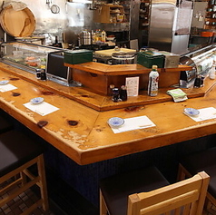 お仕事帰りのサク飲みにも、デートや宴会など幅広く対応いたします。お一人様でも気軽にご利用いただけるカウンター席をご用意◎お仕事終わりにふらっとお立ち寄りください♪