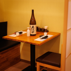 周りを気にせず会話を楽しめる、落ち着いた完全個室。