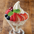 料理メニュー写真 ソフトクリーム　４種のベリー