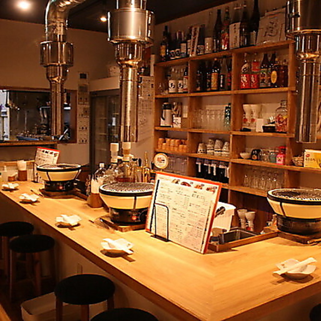 お一人様からお楽しみいただけるカウンター席もございます。至福の時間をご堪能ください。