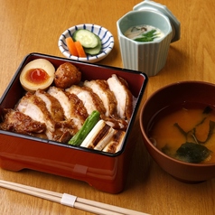 焼鳥トリフク食堂のおすすめランチ1