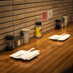 カップル利用もできる2名掛けテーブルがあり、普段使いにもぴったり♪