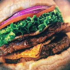【肉感】BURGHOLICハンバーガー◆独自の超粗びきパティの写真