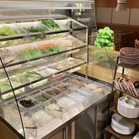 約30種類の食材が食べ放題！