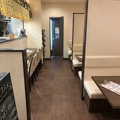 友達や家族との楽しいひとときを過ごすのにぴったりな場所!心温まる雰囲気の中で、こだわりの洋食をリーズナブルに味わいながら、賑やかな会話が弾む時間を楽しめます。お酒の種類も豊富で、ワインや焼酎、ハイボールなど、誰でも好みの一杯が見つかります。飲み放題コースもあるので、仲間と一緒に盛り上がりましょう。