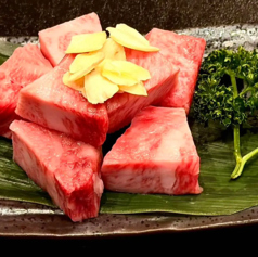 ◆　鉄板焼　◆- 肉 -　和牛のサイコロガーリック焼　100ｇ
