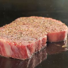 厳選されたお肉や四季折々の食材をご堪能下さい。