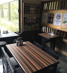 箱根寄木細工をイメージしたテーブル