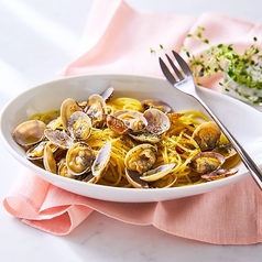 ボンゴレビアンコ/燻製ベーコンとフレッシュトマトのペペロンチーノ