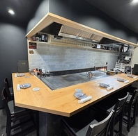 1階はシンプル＆スタイリッシュなキッチンカウンター