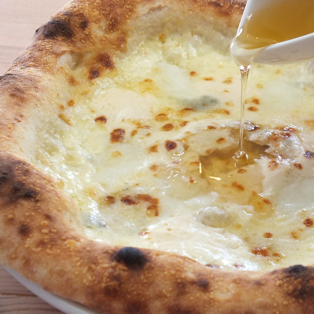 名物！4種のチーズのピッツァはチーズ好きにはたまらない一品★