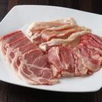 BBQコースのお肉はサムギョプサルと鶏肉をご提供♪シンプルな味付けのお肉はお酒との相性も抜群です