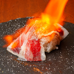 和牛ブリスケの卵黄肉寿司