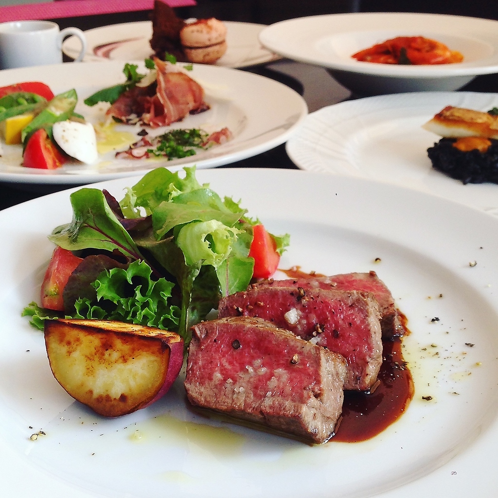 厳選した食材で質の高いお料理をご提供するため、完全予約制コースのみご提供しております♪