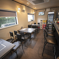 【ゆったりとお食事を楽しめる★清潔感のある内観です】