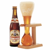 ＊ベルギービール＊パウエル・クワック。グラスが特徴的で、馬に乗りながらでもビールを飲めるよう造られたデザイン。麦芽からのカラメルやチョコレートのような甘い香りが特徴です。＜1,600円＞