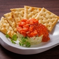 料理メニュー写真&nbsp;サーモンといくらのアボカドポテサラ