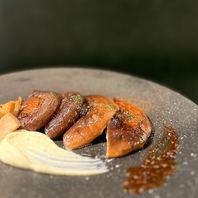 個室席で美味しい料理を堪能できます。