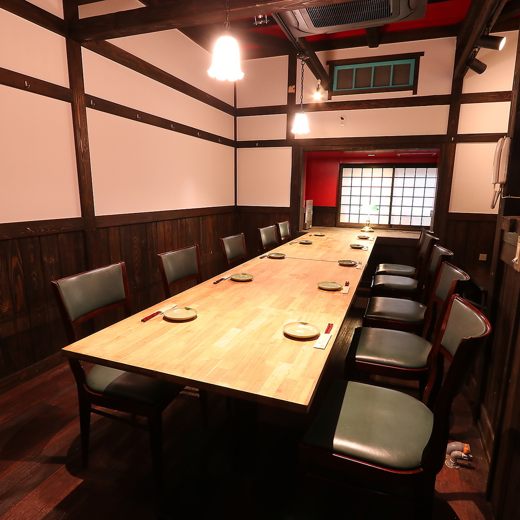 20名様から50名様までの貸切利用が可能です。人数に合わせた最適な空間をご提案いたします。