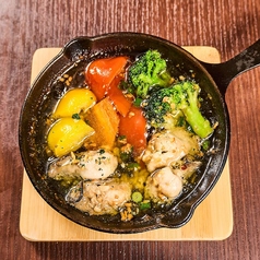牡蠣と季節野菜のアヒージョ