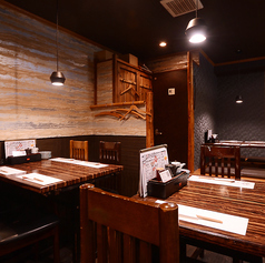 1テーブル4~6名様。2テーブルで最大8名様までご利用いただけます。