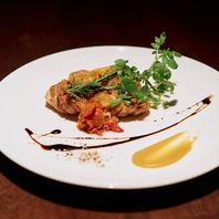 旬の素材を使ったイタリアンやこだわりの燻製料理。