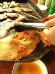 韓国鉄板にカリカリになるまで豚バラを、さらに肉汁でキムチを焼く！！無駄な脂を落とすのも嬉しい！
