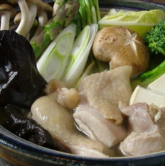京風鶏鍋（生湯葉、生麩、旬野菜を使った水炊き）