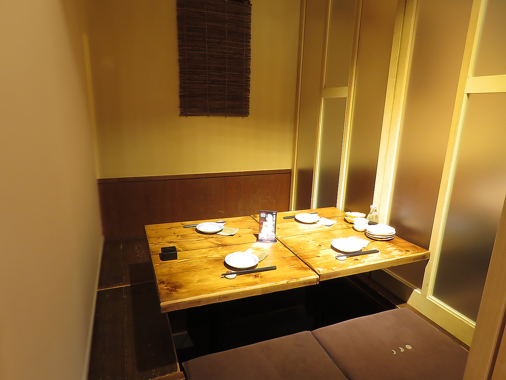 2～4名様掘りごたつ半個室。完全個室は最大40名様。