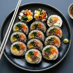 リアルな韓国家庭料理を、お昼は定食で夜は美酒と共に。