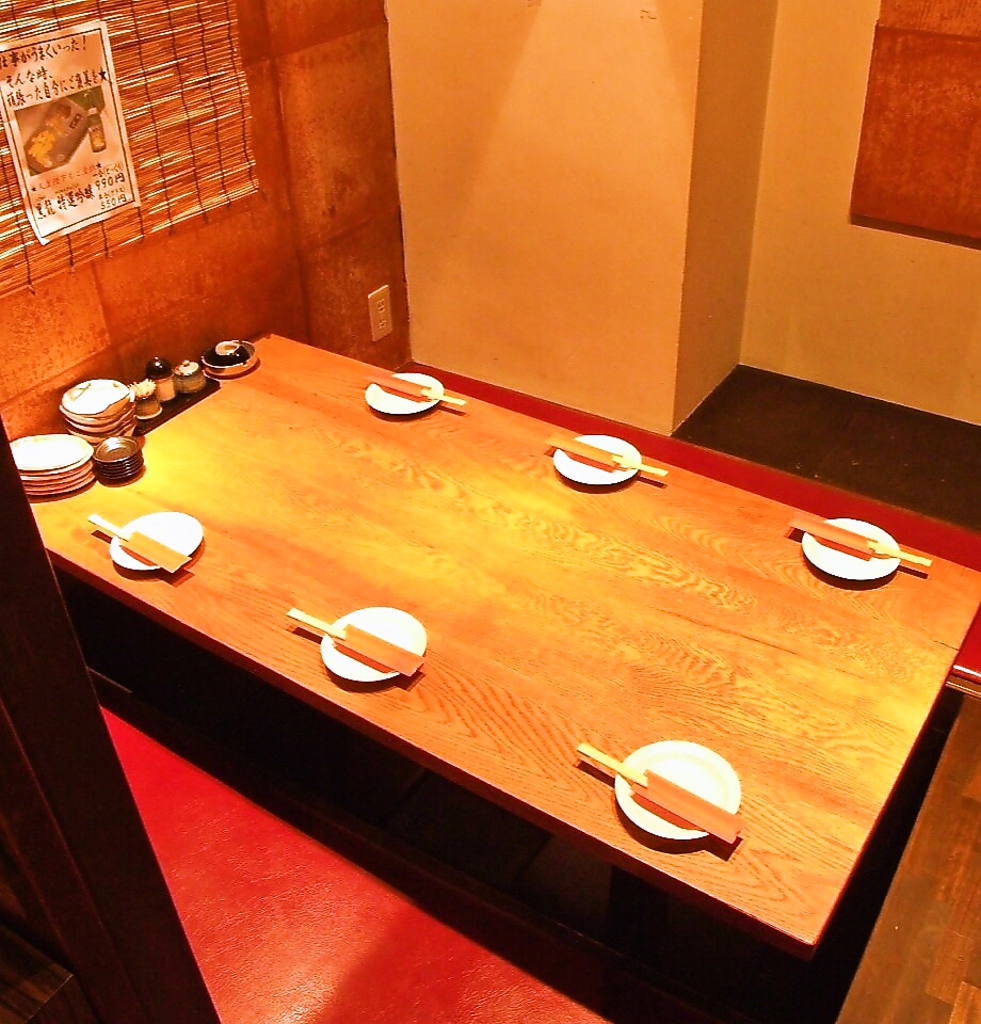 人気の掘りごたつタイプのお席は女子会に大人気。”ときしらず”のご宴会コースで充実したひと時を！