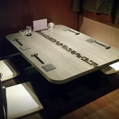 当店は家族で楽しめる空間をご用意しており、お子様連れでも安心して利用できます。広々とした席や種類豊富なメニューも取り揃えているため、家族みんなで楽しい食事の時間を過ごせます。さらに、最寄り駅からほど近い立地にあるため、アクセスも便利です。忙しい日常の中で、ぜひご家族での特別なひと時をお楽しみ下さい。