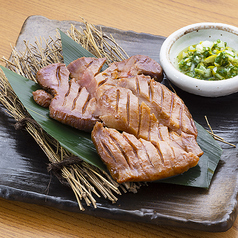 厚切り牛タンの炙り焼き　ねぎ塩添え