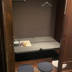 落ち着いた照明と心地よい空間が、二人の距離をさらに近づけてくれます。席は適度な間隔を保ちながらも、親密さを感じられる配置になっており、会話が弾むこと間違いなし！特別な日のデートに最適です。美味しい料理と共に、素敵な時間をお過ごしください。心温まるサービスで、思い出に残るひと時を演出いたします。