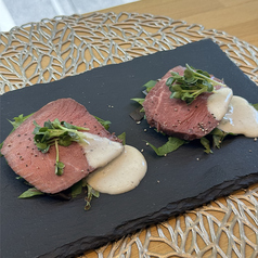 厚切りローストビーフ ゴルゴンゾーラクリームソース