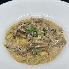 ポルチーニ茸とキノコのクリームソース タリアテッレ